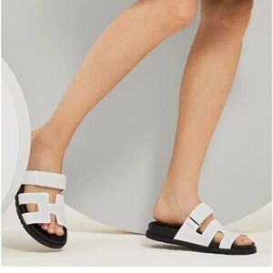 it’s brand new Hermes Chypre slides size 8.5